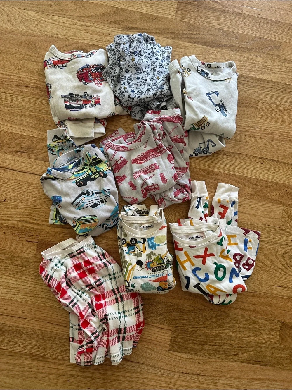 3t/3 years PJ bundle. 5 gap and 3 old navy. 8 total! All size 3, longsleeve pant